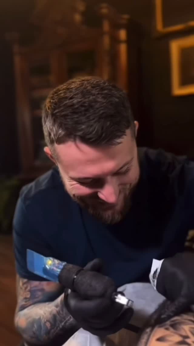 Poznaj tatuaże stworzone przez @mbali_ink – charakterystyczne, dopracowane i wykonywane z pełnym zaangażowaniem 🔥

Jeśli chcesz zarezerwować termin lub dowiedzieć się więcej, napisz do nas 📩

———————————————
📍ul. Solidarności 11/1, Kostrzyn nad Odrą 
📞 728-329-423

#tattoo #tattooideas #tattooartist #tattooed #tattoojapanese #kostrzynnadodra #slubice