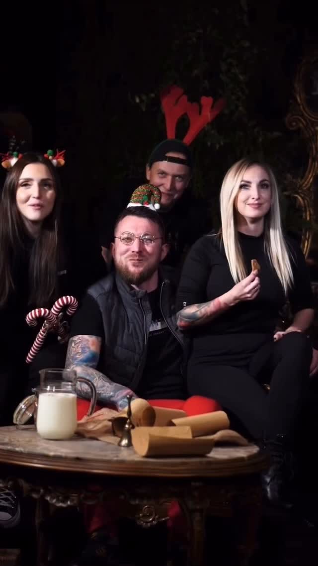 🎄✨ w te Święta życzymy Wam
spokoju, ciepła i chwili oddechu, dobrych ludzi wokół oraz inspiracji, które zostaną z Wami na dłużej, czasem w sercu, czasem pod skórą 🖤

Wesołych Świąt! 
do zobaczenia w studiu, wracamy 29.12 ✨

#kostrzynnadodra #santa #christmas #tattoostudio